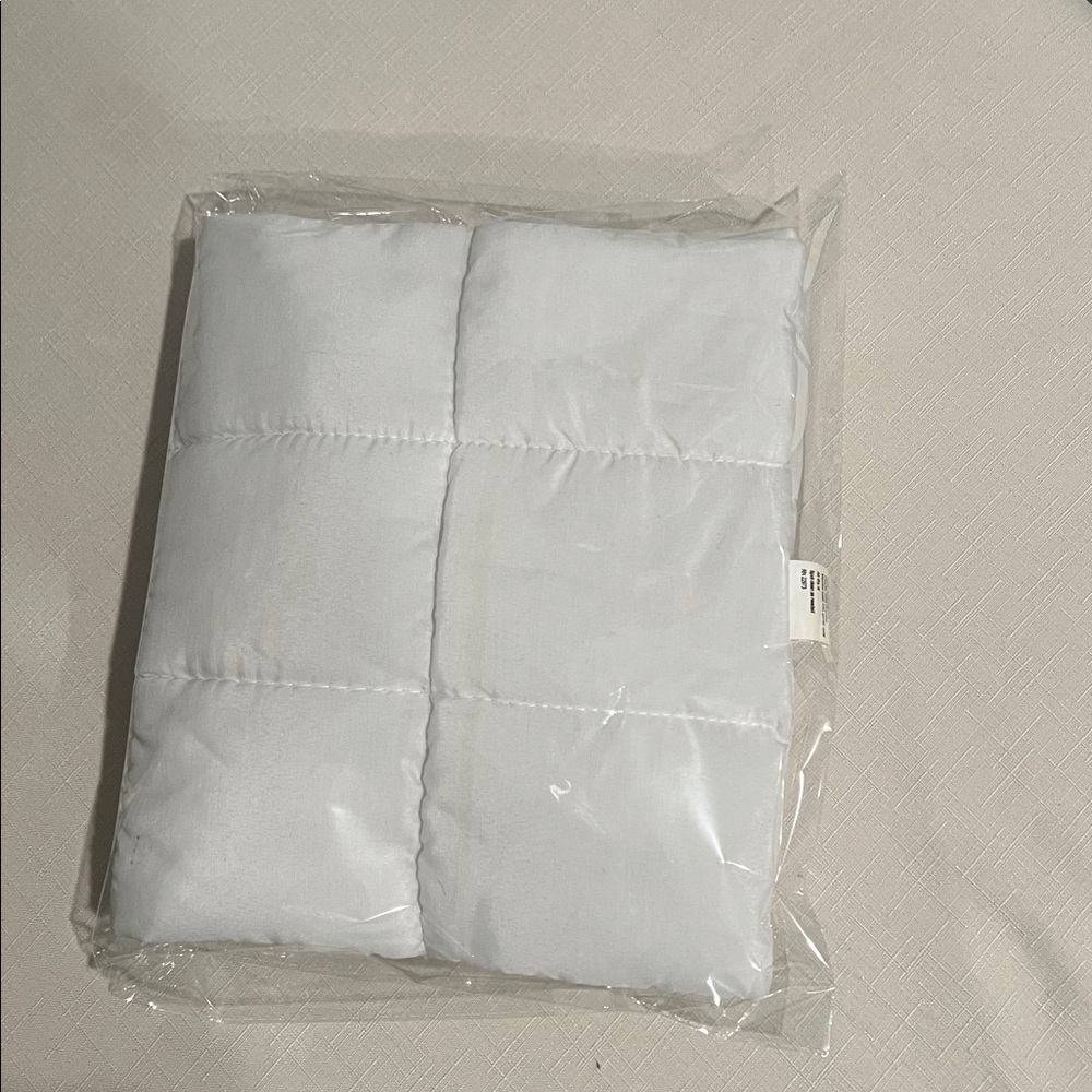 White Quilted Bedding Set for large Dolls - Picture 2 of 10